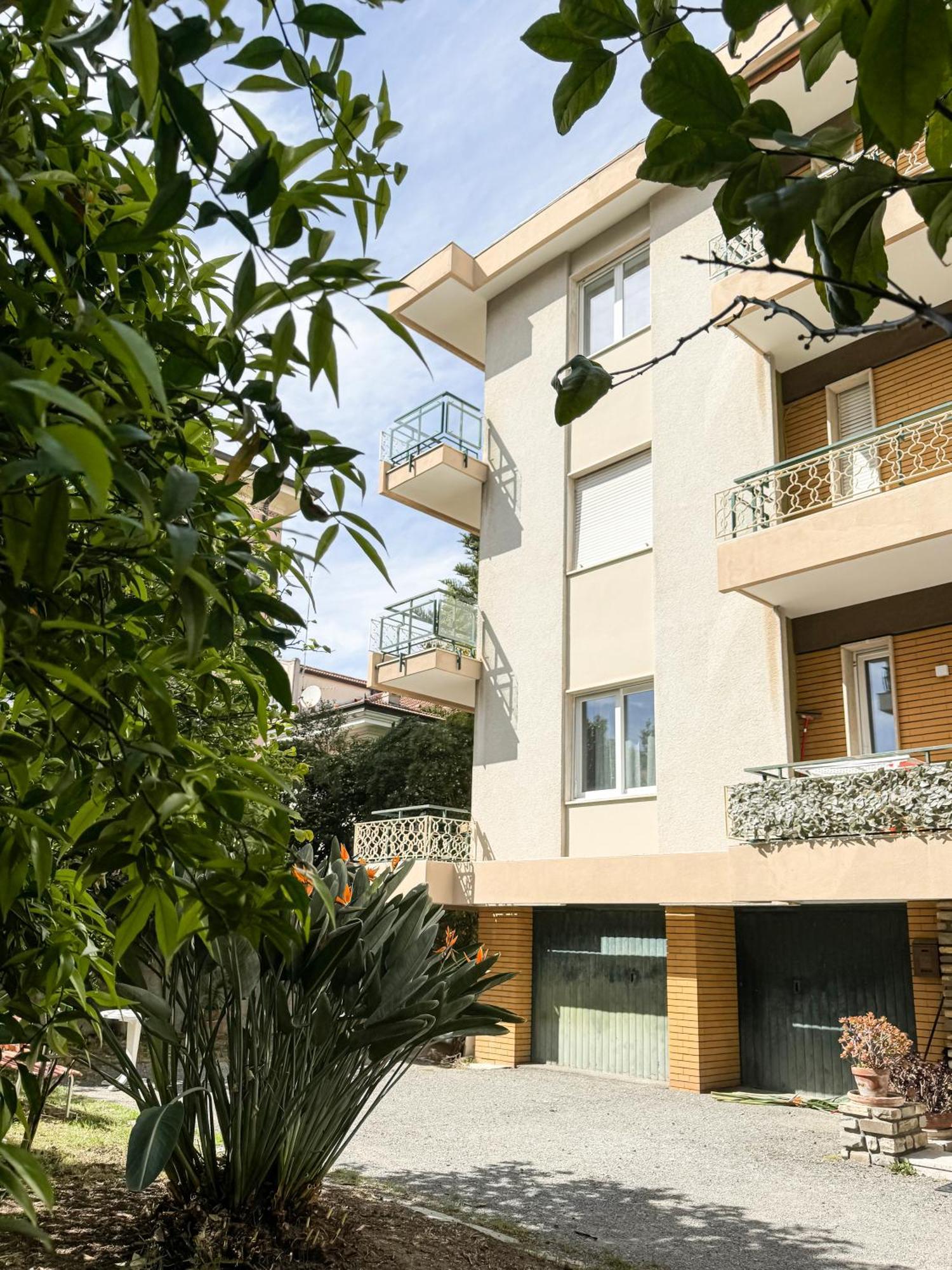 Casa Febo, In Centro Con Parcheggio Privato A 200 Mt Dal Mare Hotel Bordighera Exterior photo