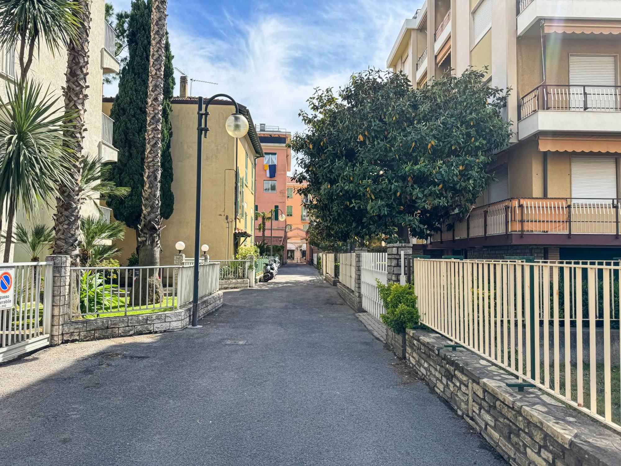 Casa Febo, In Centro Con Parcheggio Privato A 200 Mt Dal Mare Hotel Bordighera Exterior photo