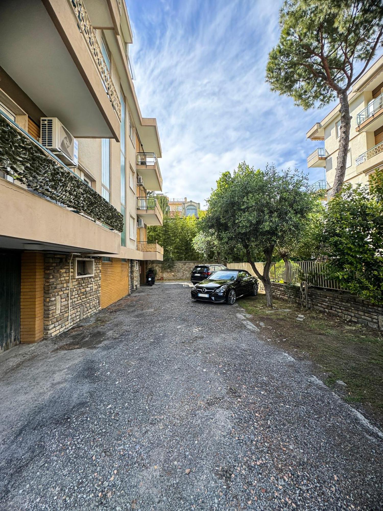 Casa Febo, In Centro Con Parcheggio Privato A 200 Mt Dal Mare Hotel Bordighera Exterior photo