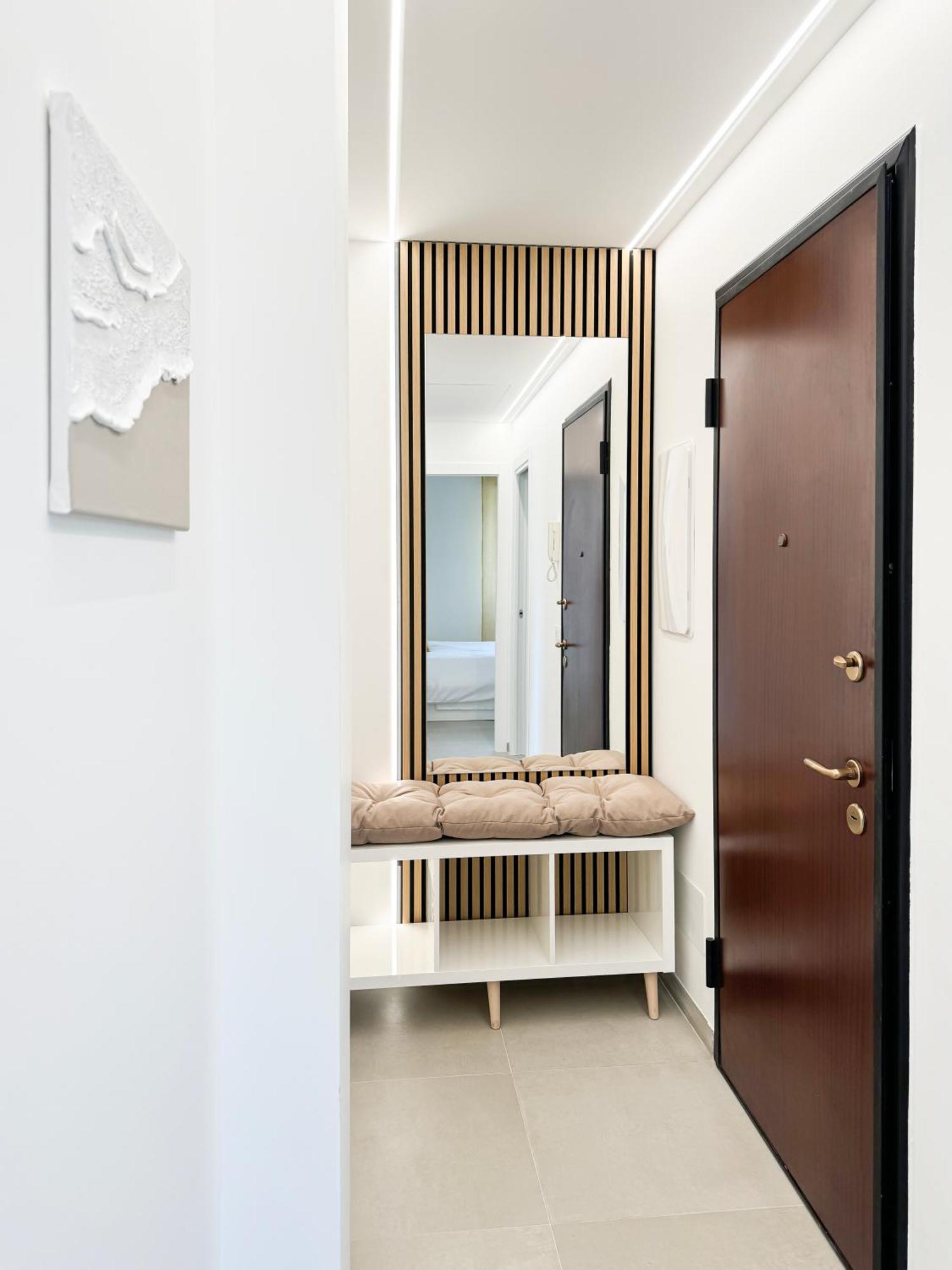 Casa Febo, In Centro Con Parcheggio Privato A 200 Mt Dal Mare Hotel Bordighera Exterior photo
